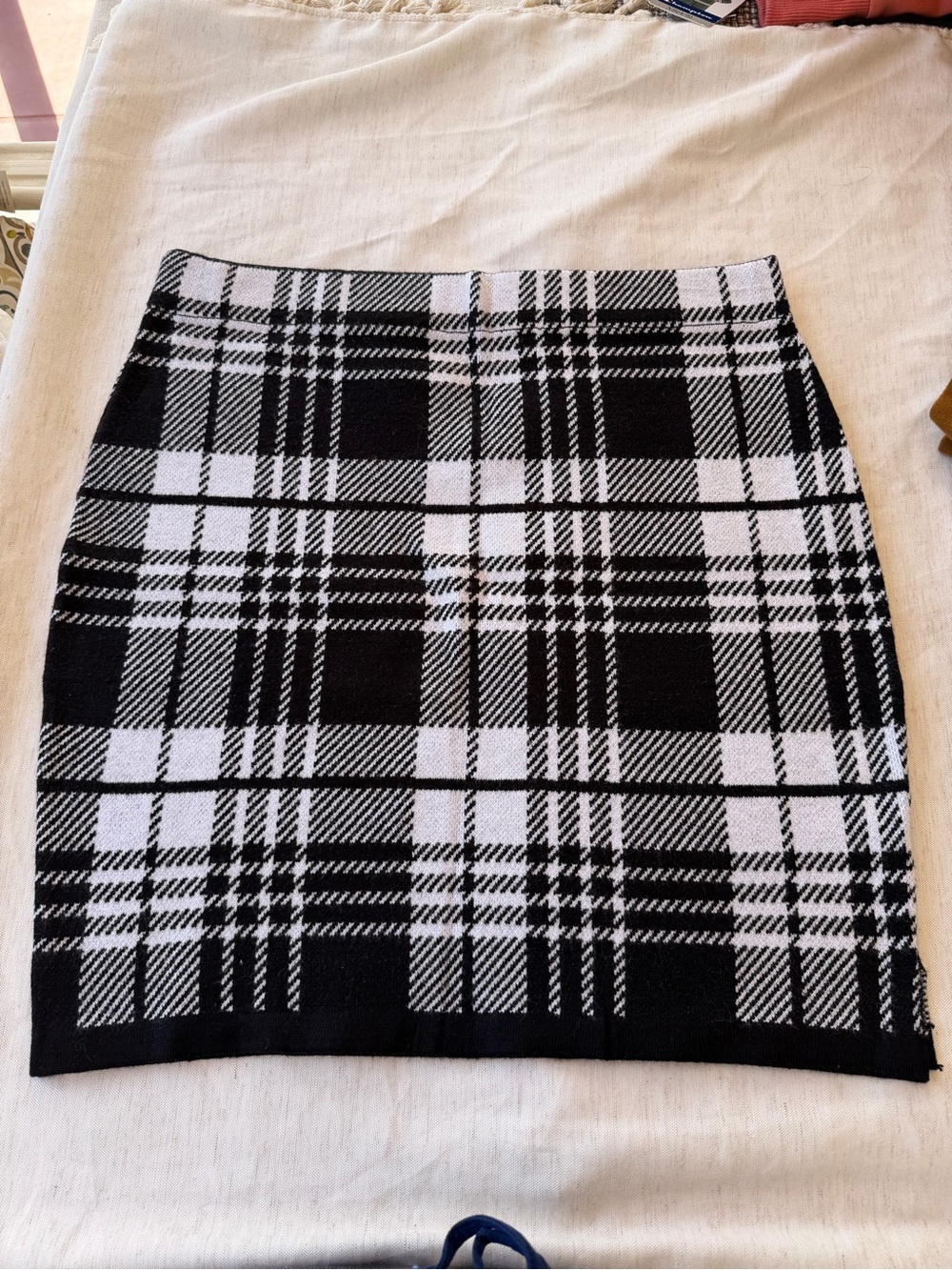 NEW Black & White Plaid Knit Mini Skirt size L